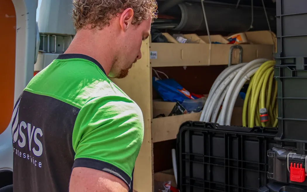 An SVS Warmteservice engineer taking tools from the fully equipped service van.